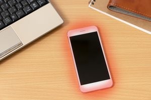 スマホが熱いイメージ 熱暴走