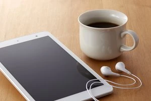 ワークスペースイメージ タブレット イヤホン コーヒー