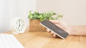 スマホと目覚まし時計